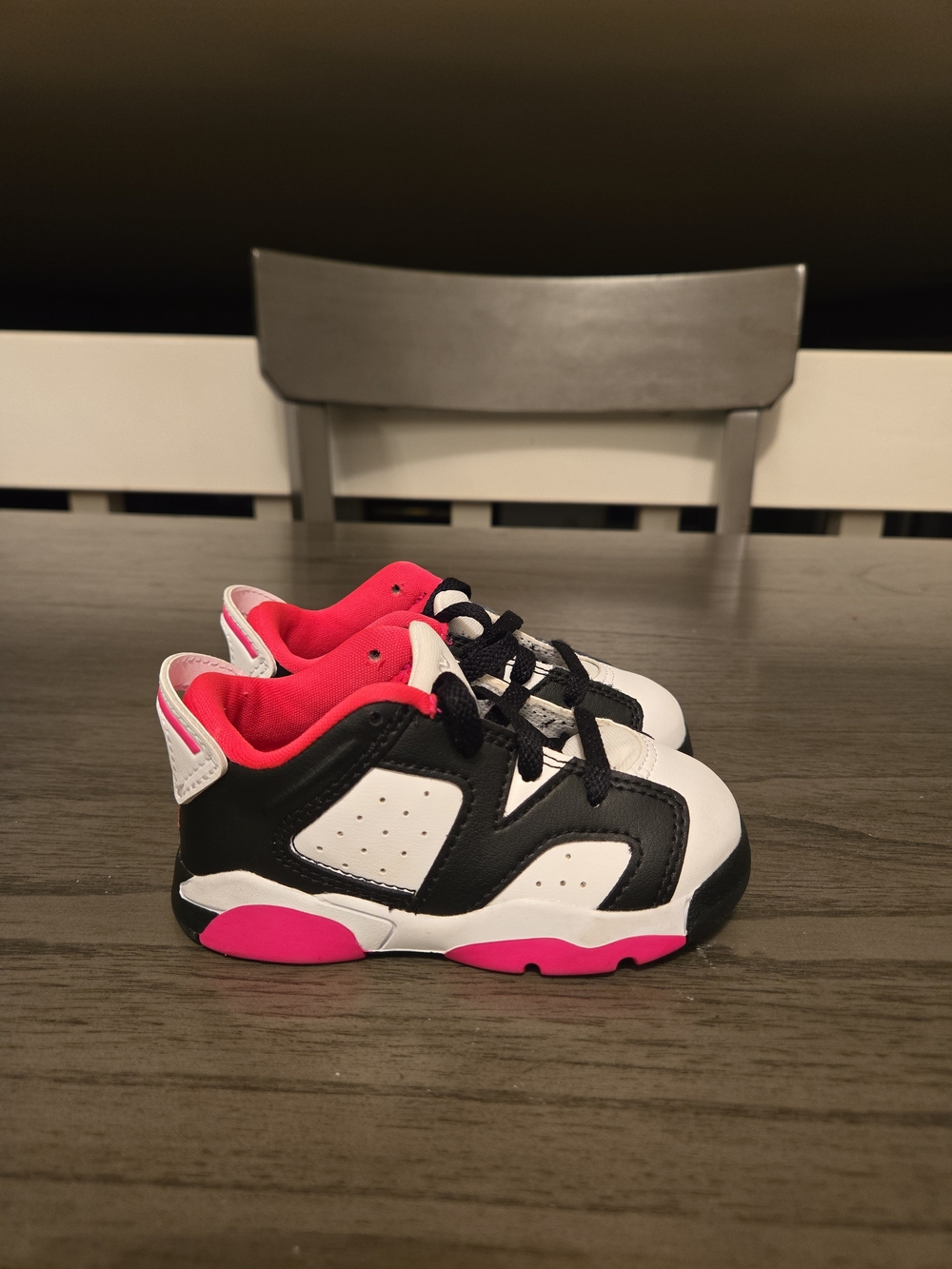 Jordan 6 Retro Low Fierce Pink Unisex Baby Shoes Size 6c  Girl Black Pink 🩷